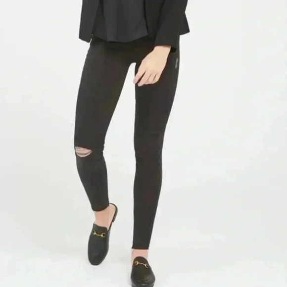 Spanx Pull On Distressed Raw Hem Faded Black Jeans Small - Picture 1 of 5